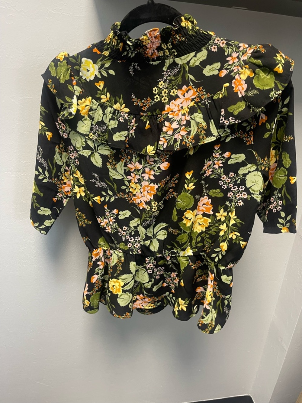 Sugarlips Black Floral Ruffle Neck Peplum Blouse size Med new no tags Dressy
